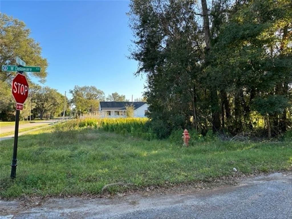 W Delaware Ave, Lake Helen, FL 32744
