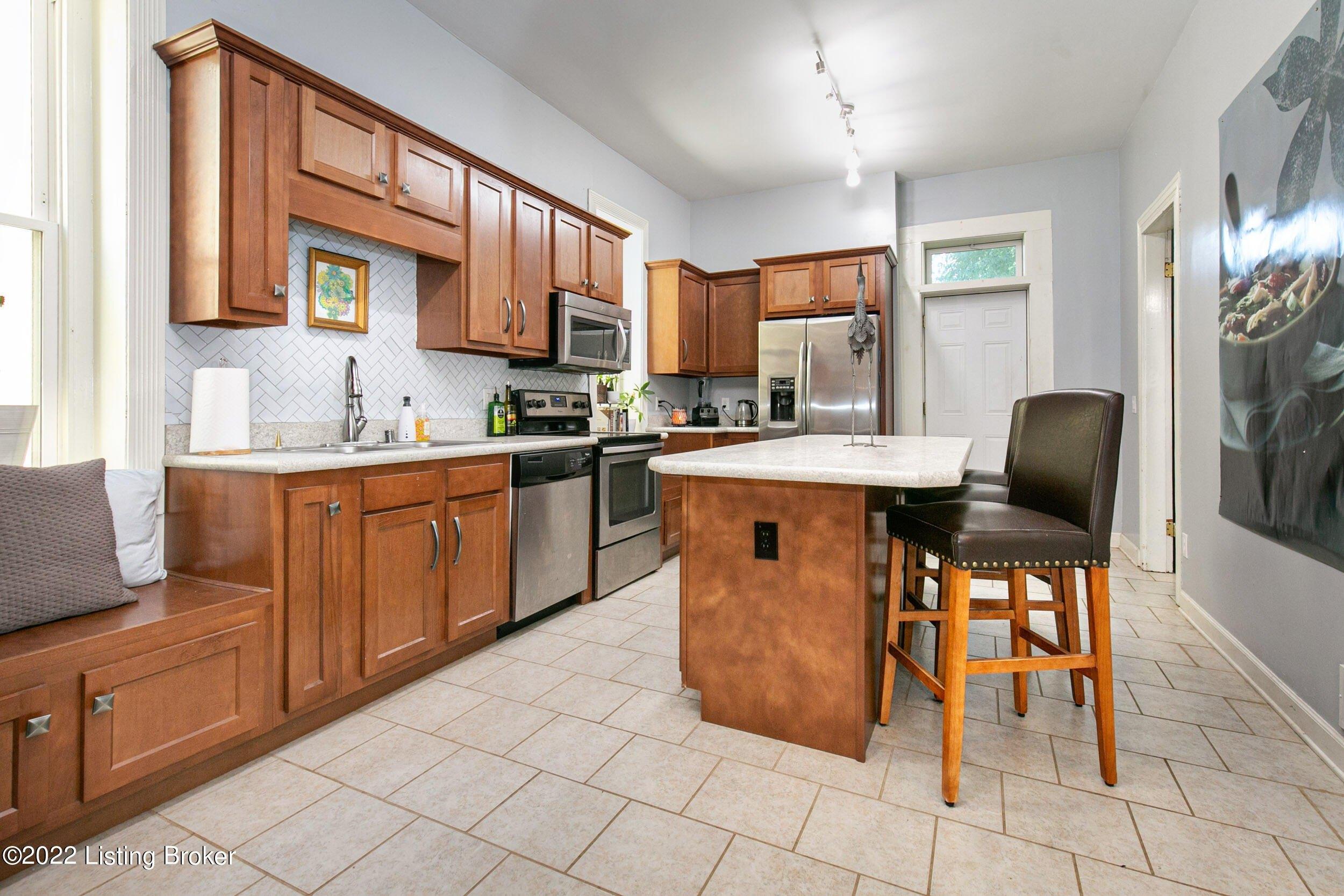 S Floyd St, Louisville, KY 40208