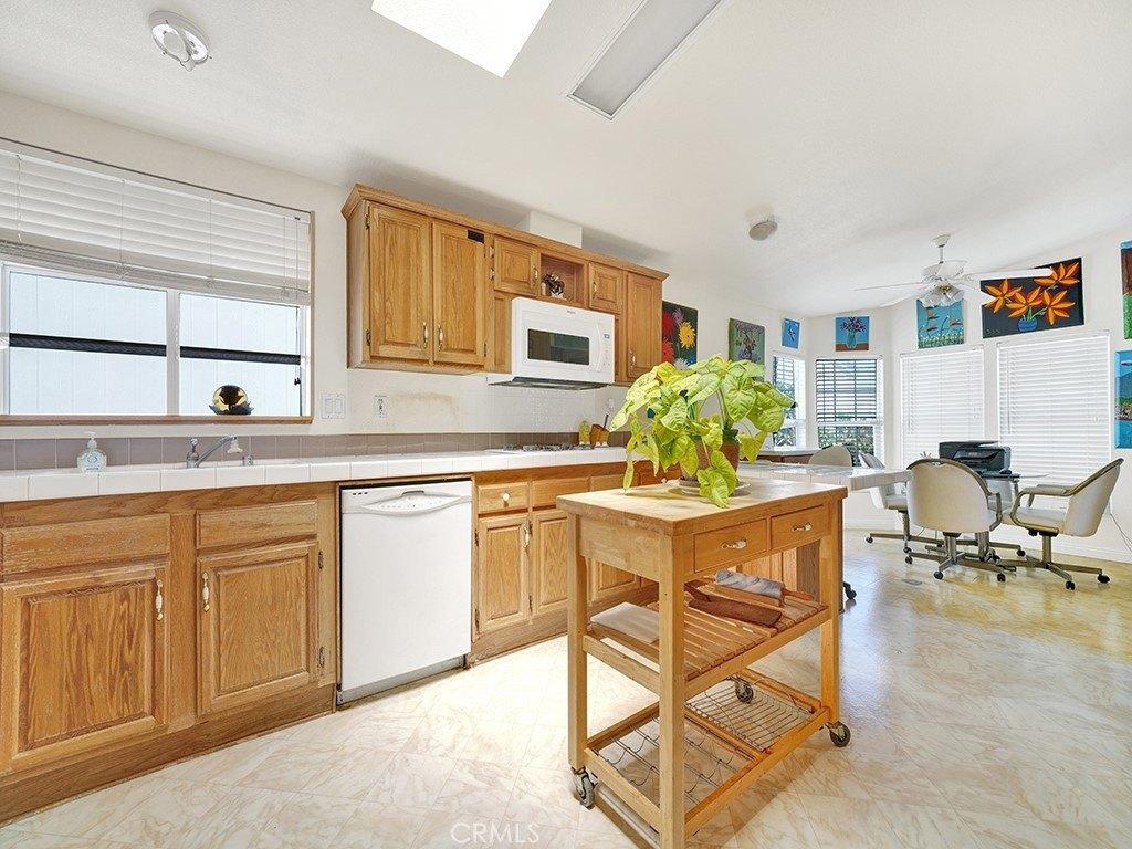 Parrot Ln, Fountain Valley, CA 92708