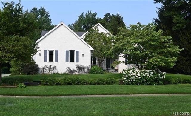 Shorewood Dr, Fort Gratiot, MI 48059