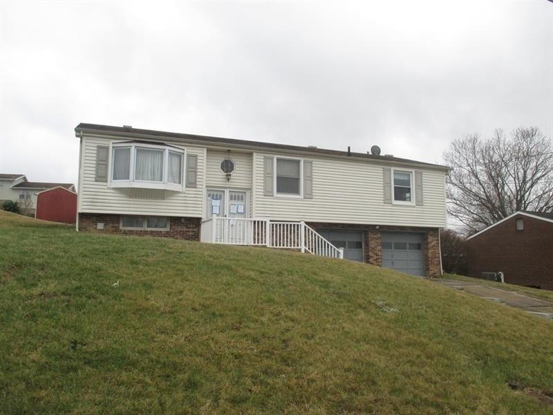 Mayer Dr, Oakdale, PA 15071