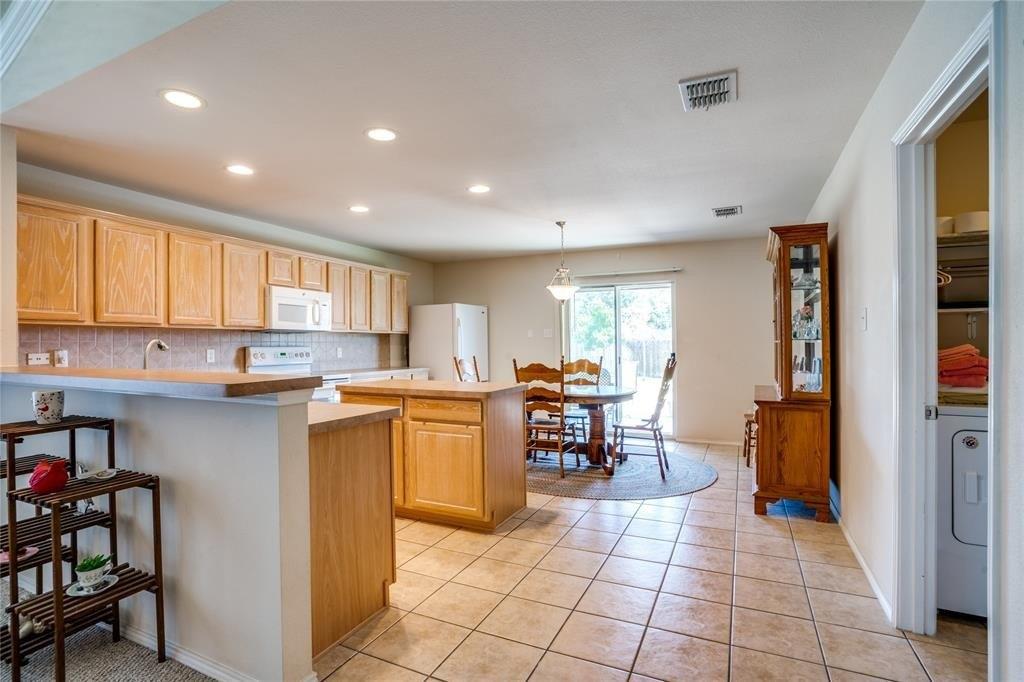 Monument Ct, Fort Worth, TX 76244