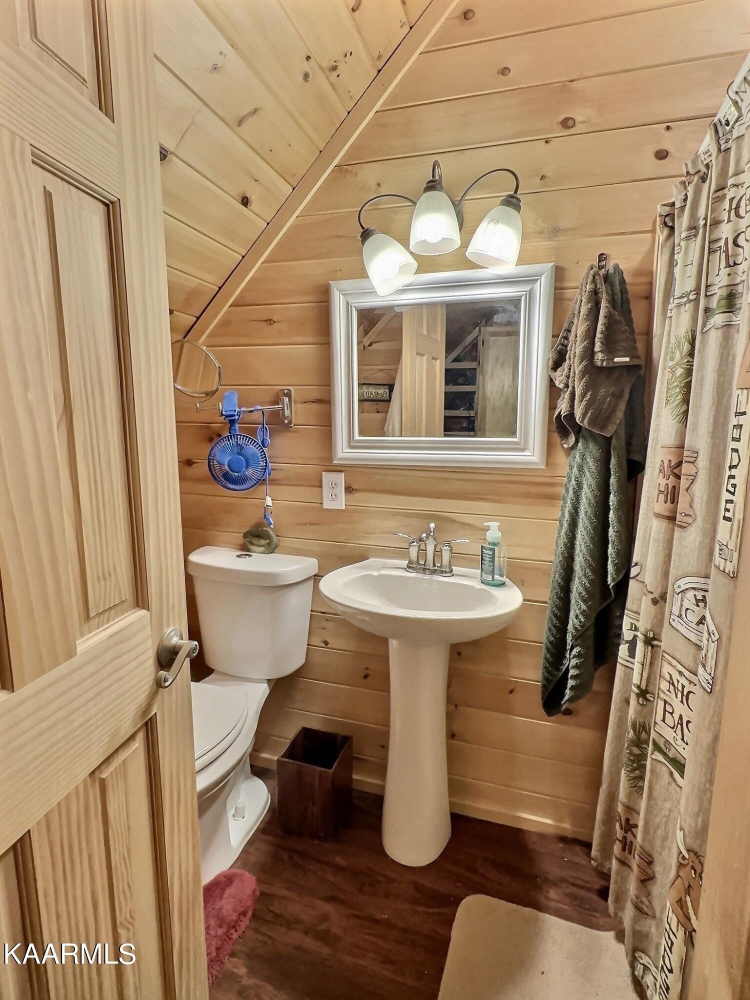 Willard Way, Sevierville, TN 37876