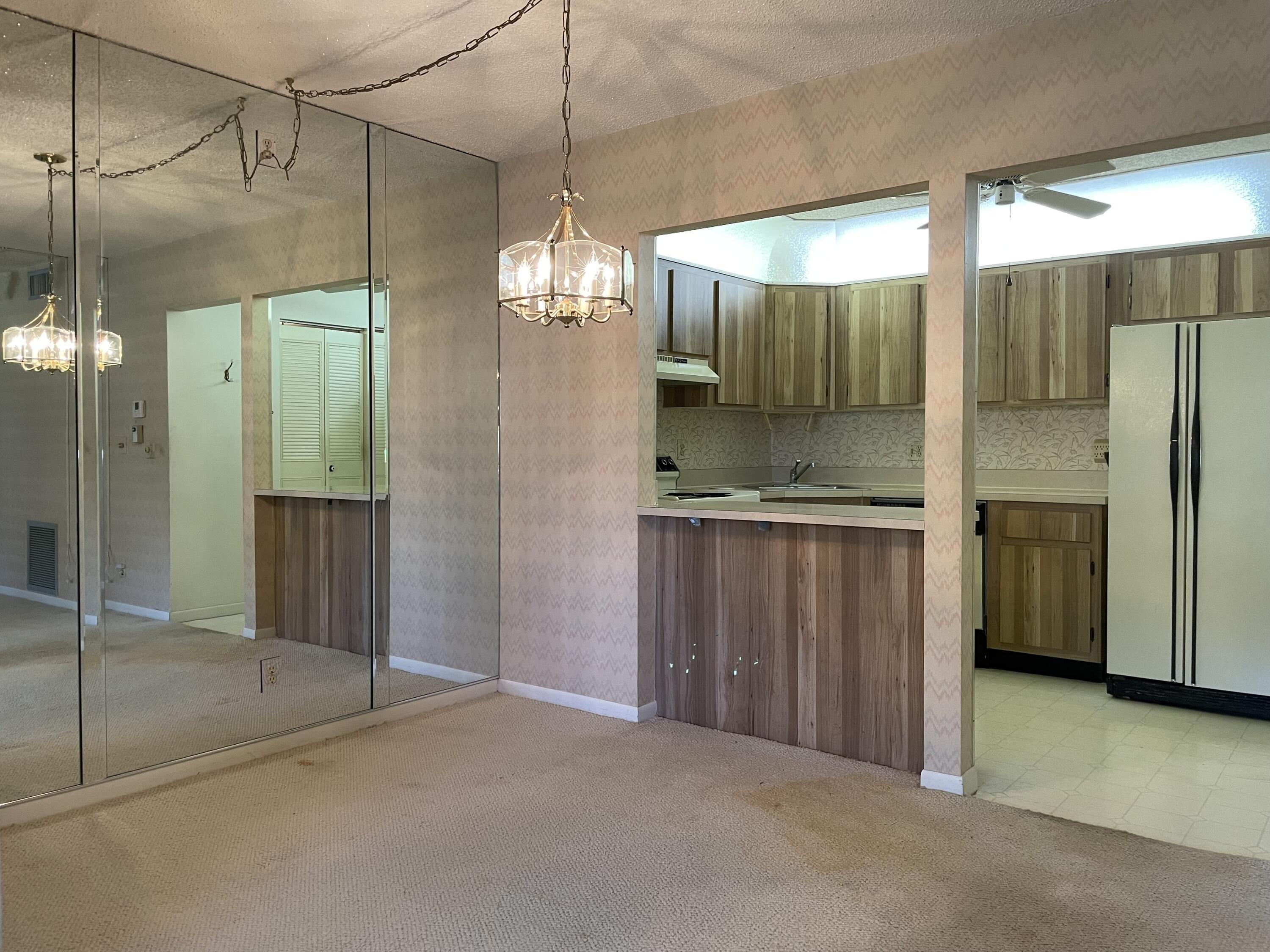 Knotty Pine Cir, Greenacres, FL 33463