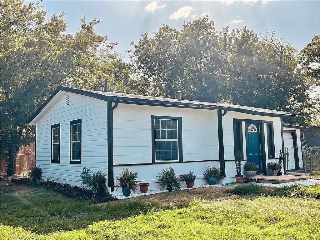 Reed St, Fort Worth, TX 76119