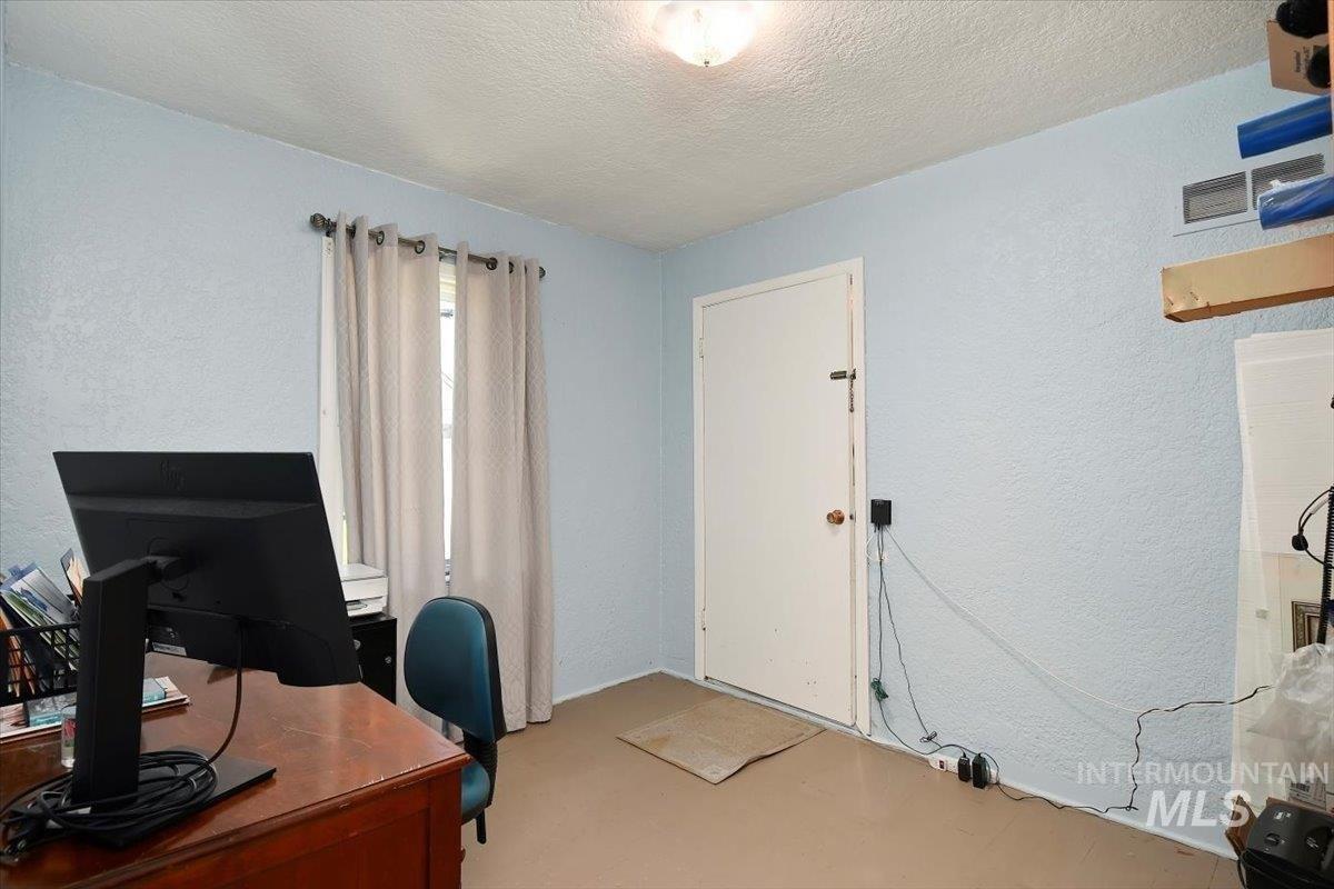 S Pine St, Nampa, ID 83686