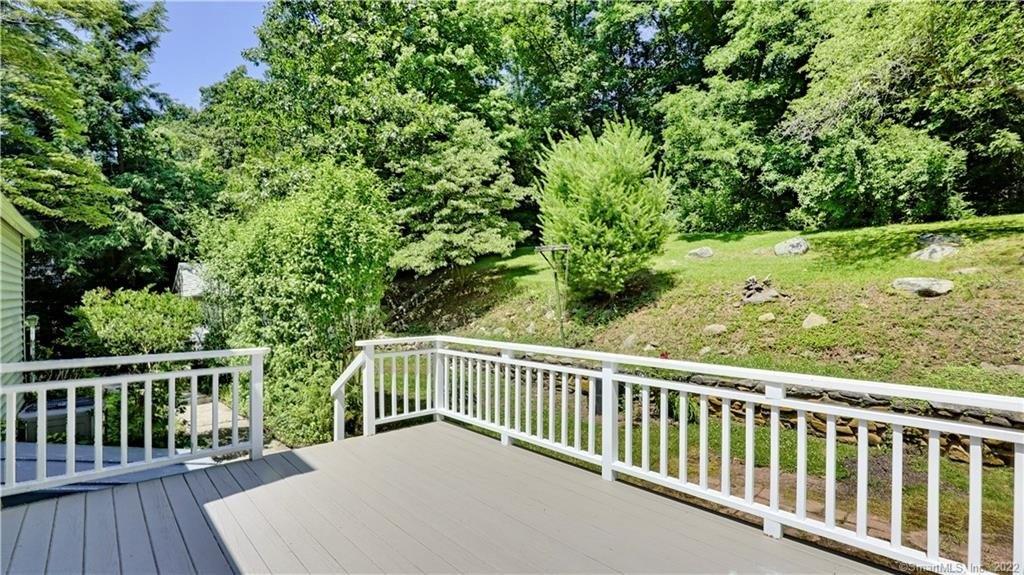 Emma St, Seymour, CT 06483