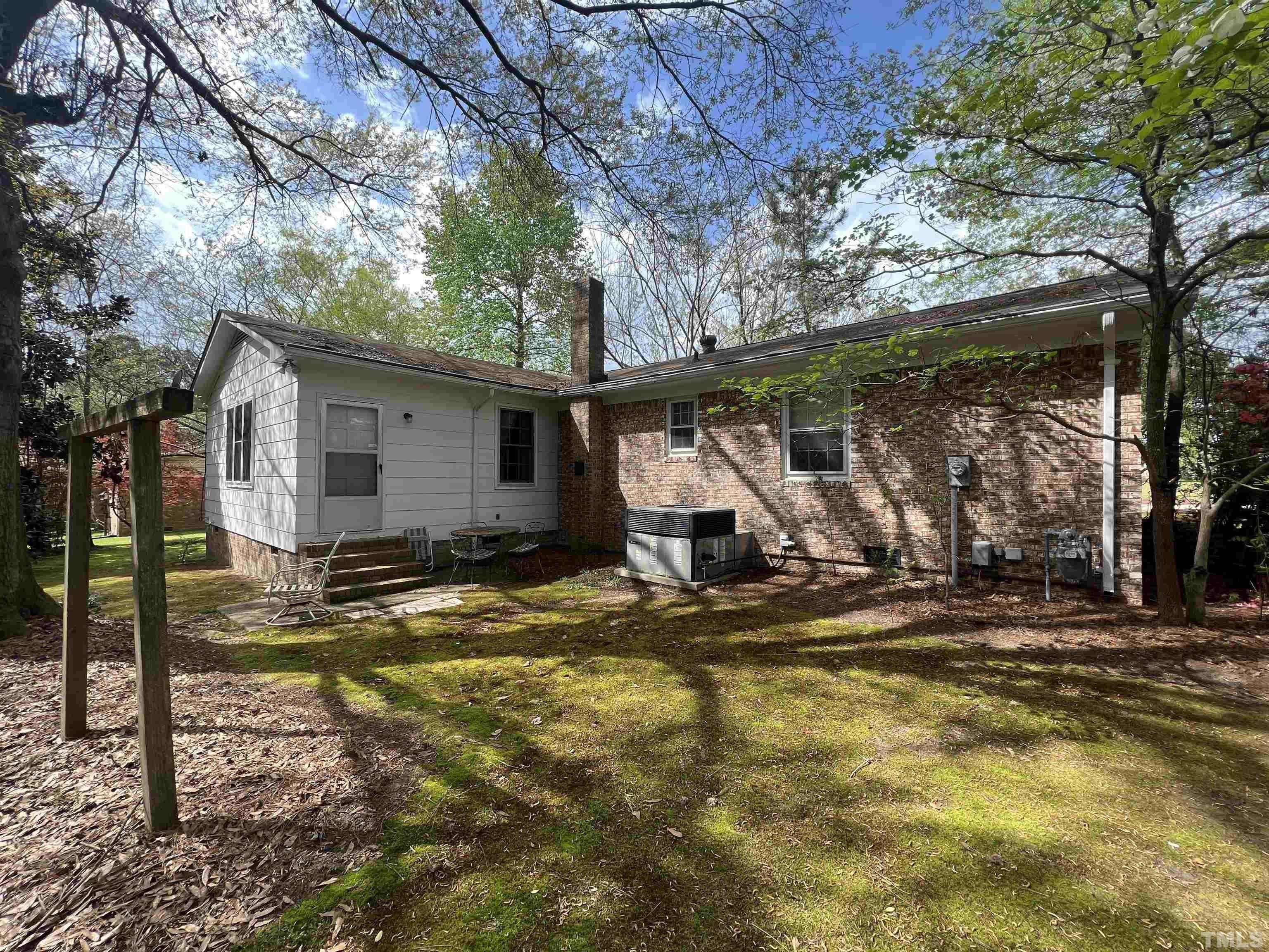 Murchison Dr, Dunn, NC 28334