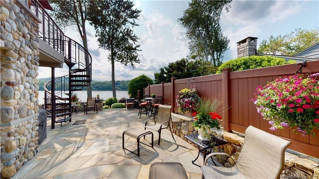 S Lake Shore Dr, Brookfield, CT 06804