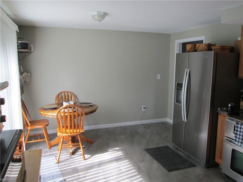 Mona Dr, Zanesville, OH 43701