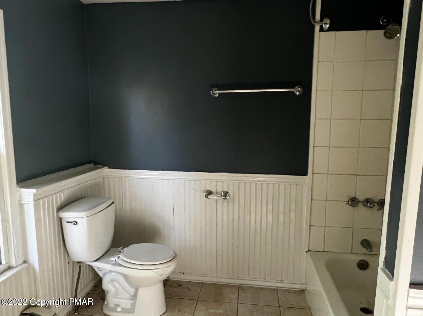 Swamp Rd, Wind Gap, PA 18091