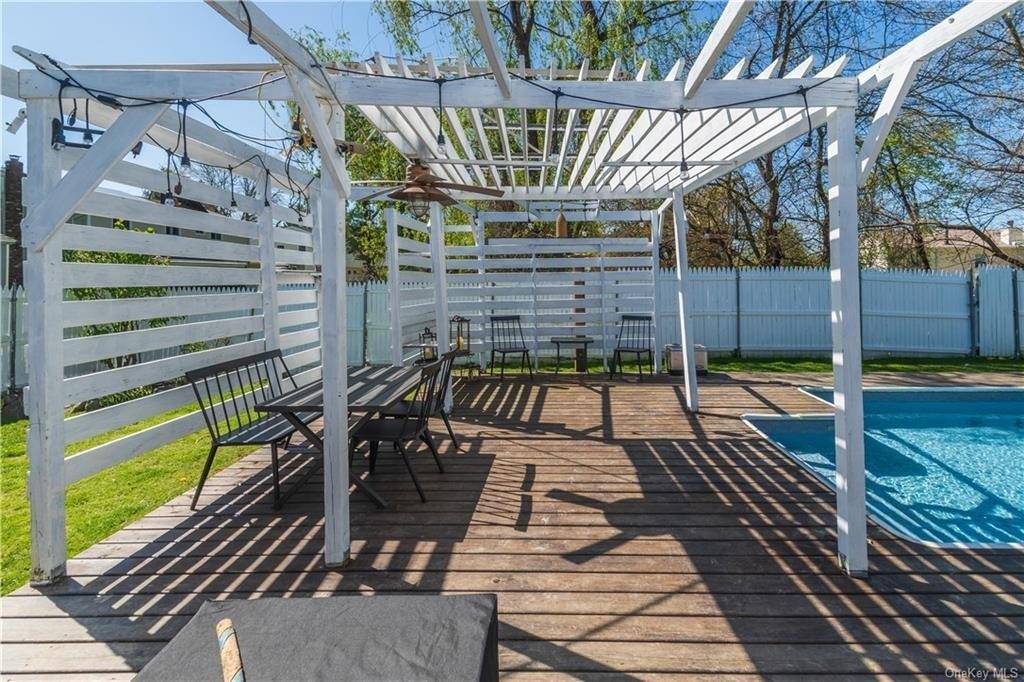 Plymouth Rock Ct, Washingtonville, NY 10992