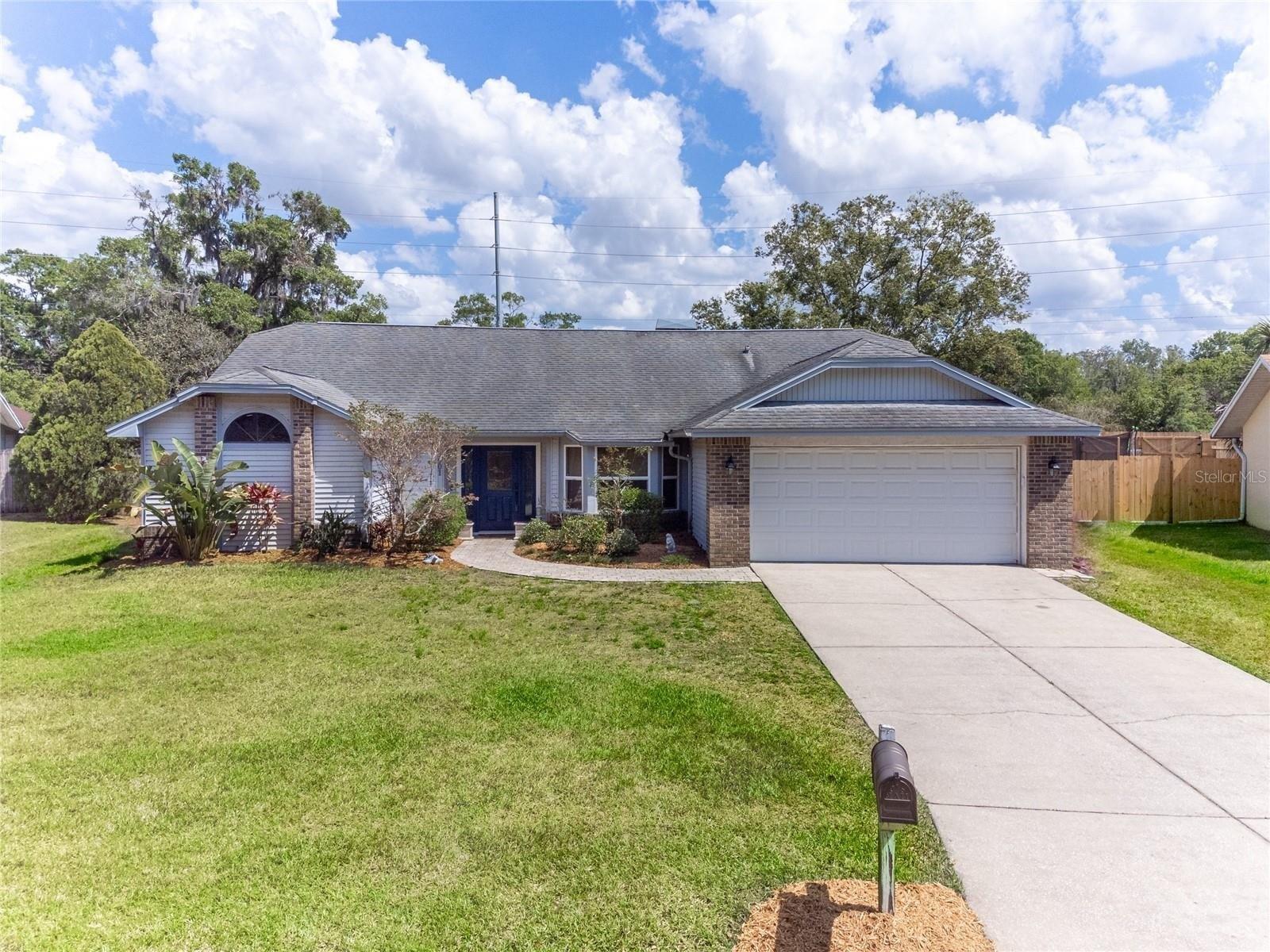 Bridle Dr, Plant City, FL 33566