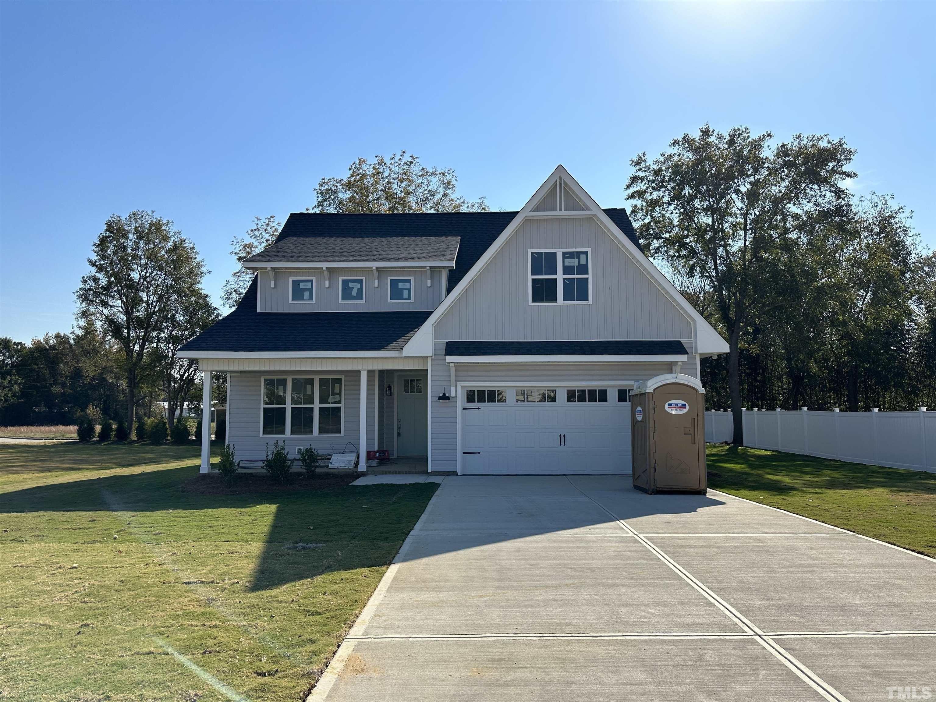 S Lincoln St, Benson, NC 27504