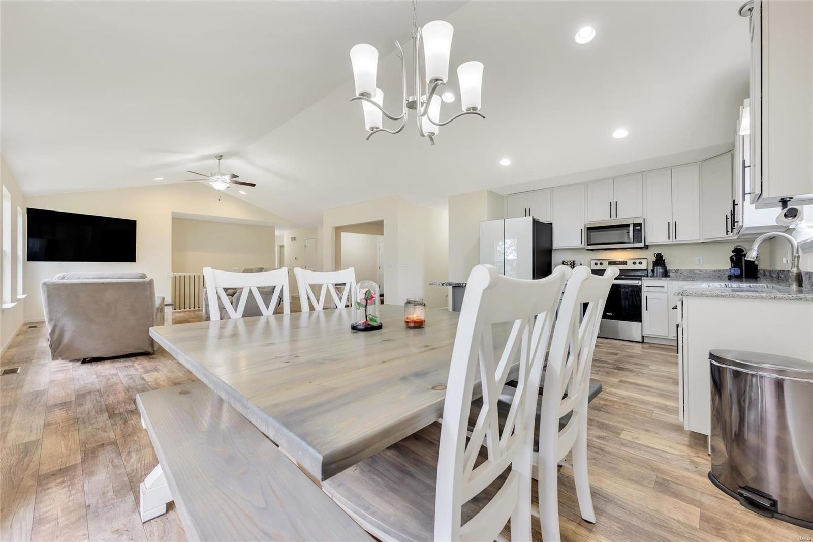 Hickory Knoll Dr, Troy, MO 63379