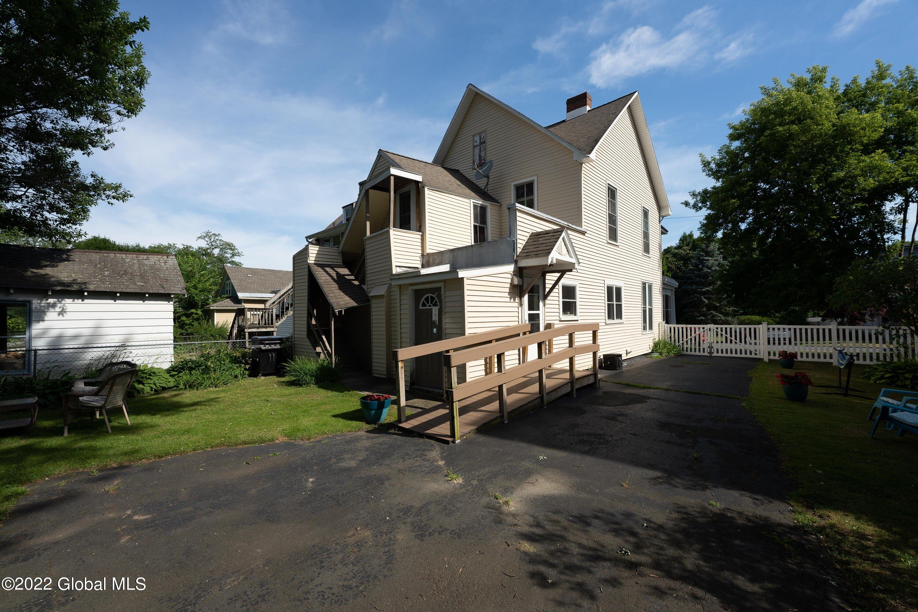 Summit Ave, Troy, NY 12180