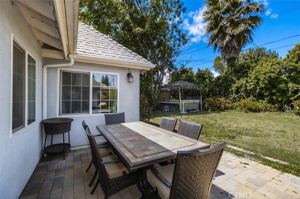 Labrador St, Northridge, CA 91324