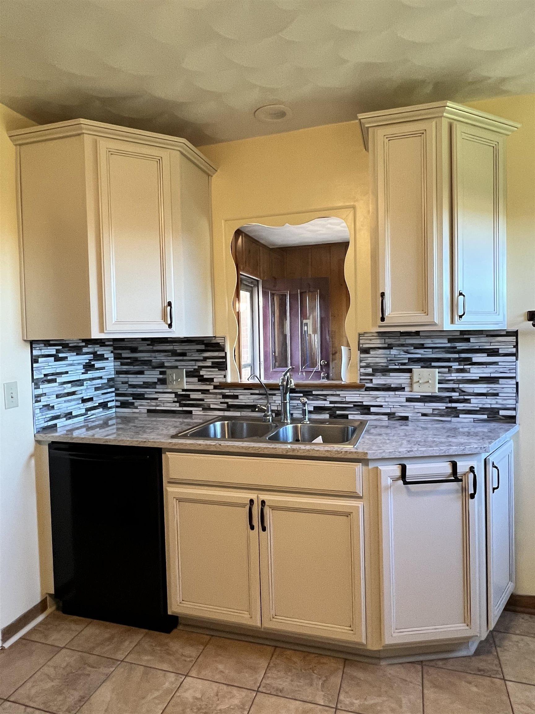 E Grove St, Poplar Grove, IL 61065