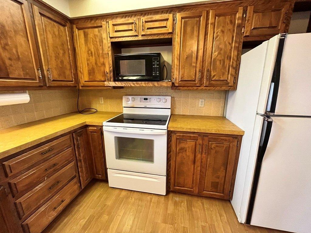 Meadowlark Ln, Great Bend, KS 67530