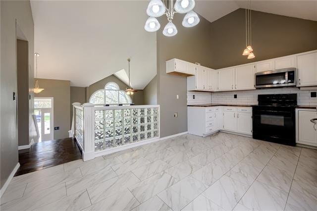 Ne Bridge Pl, Blue Springs, MO 64014