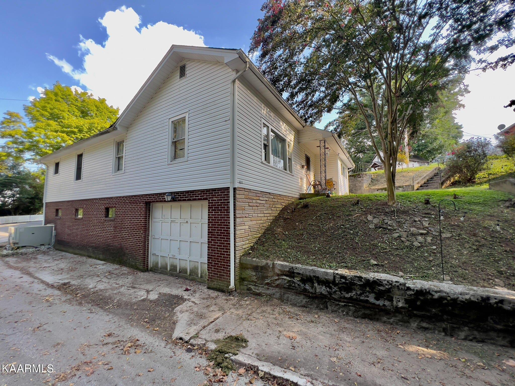 E 3rd Ave, Lenoir City, TN 37771