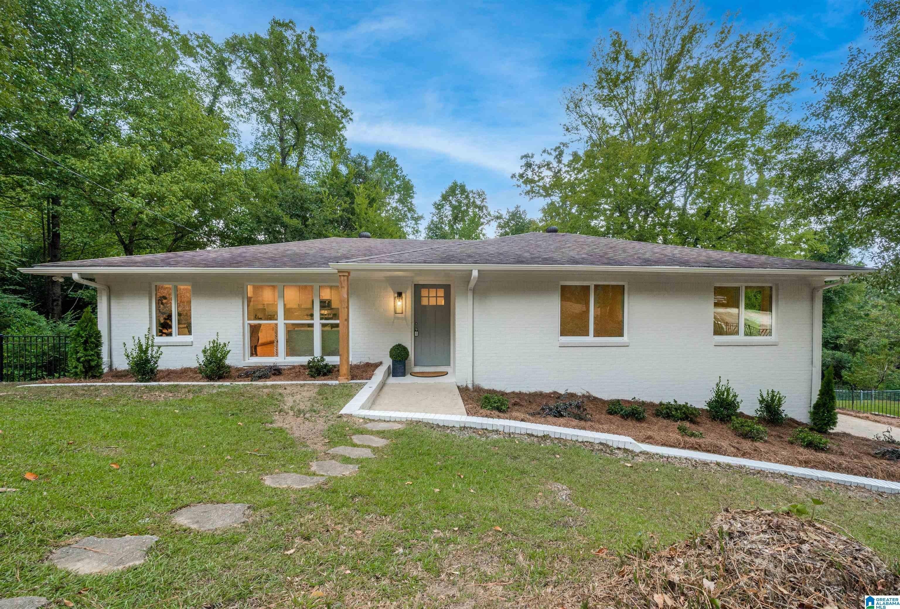 Hillway Dr, Vestavia, AL 35243