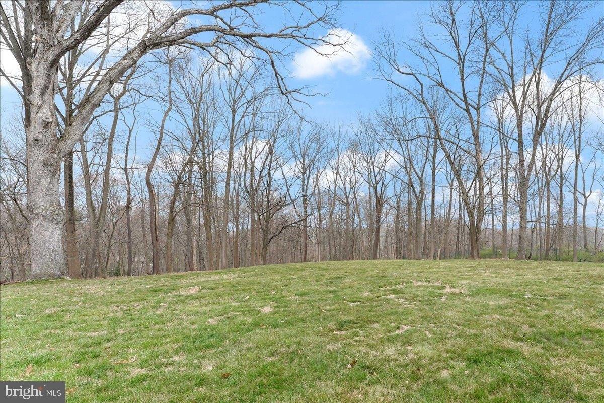 Foxcroft Rd, Broomall, PA 19008