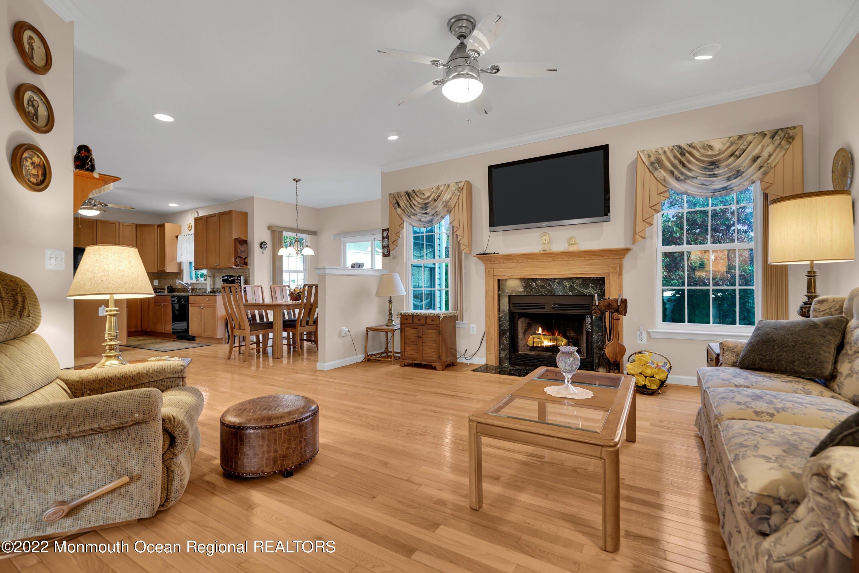 Key Largo Ct, Bayville, NJ 08721