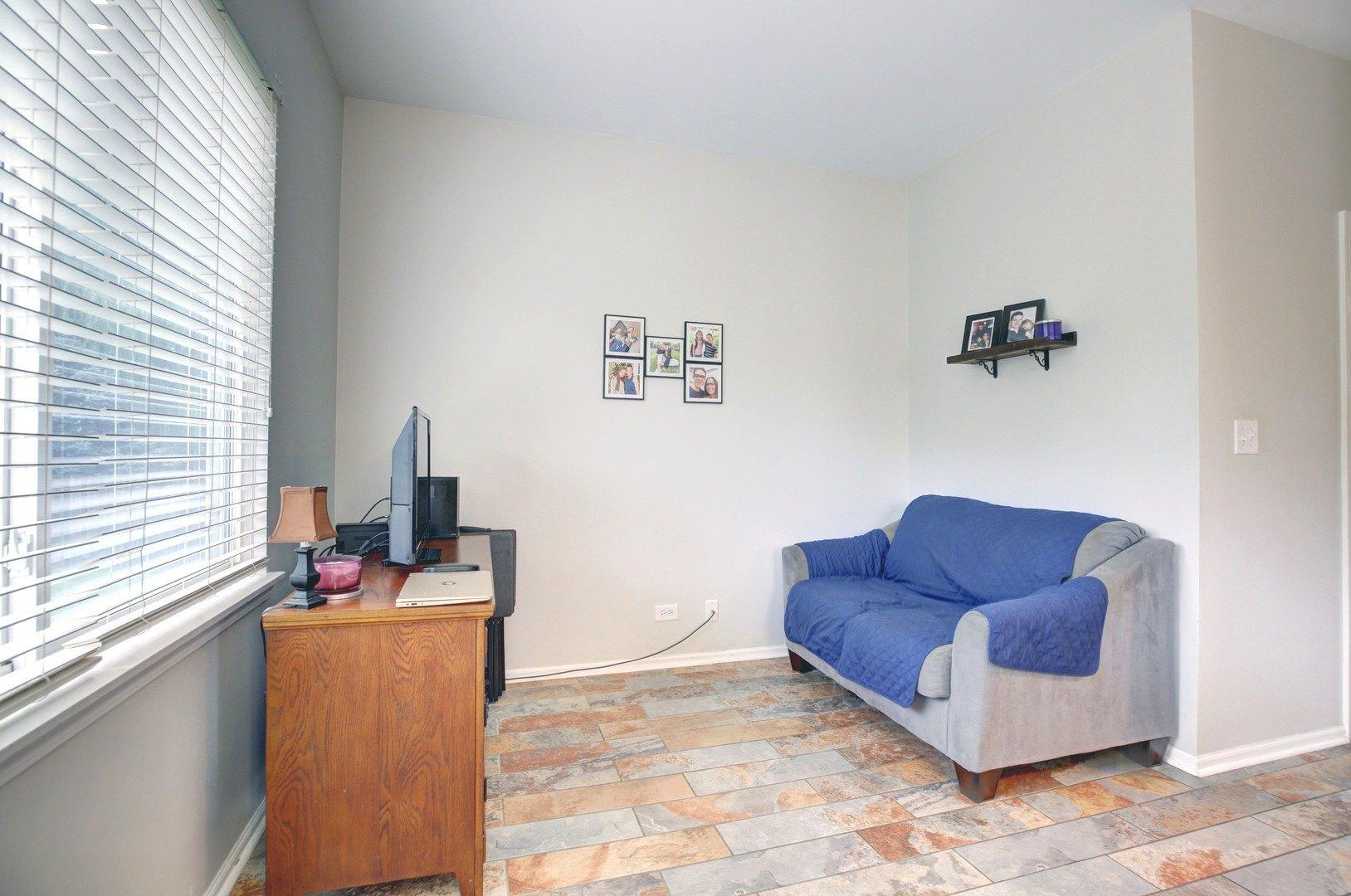 W Savoy Dr, Round Lake, IL 60073