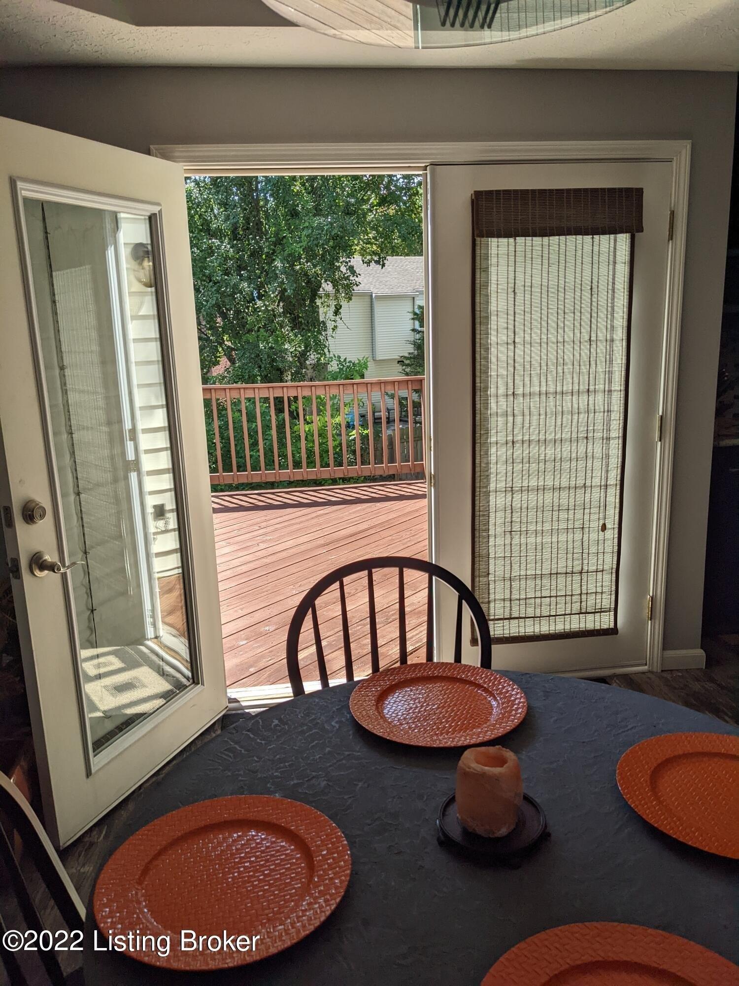 Chelmer Ln, Louisville, KY 40220