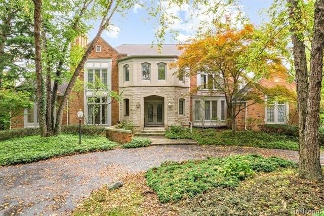 Lone Pine Rd, Bloomfield Hills, MI 48304