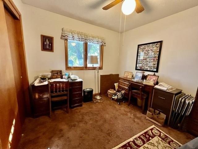 S 16th Ave W, Newton, IA 50208