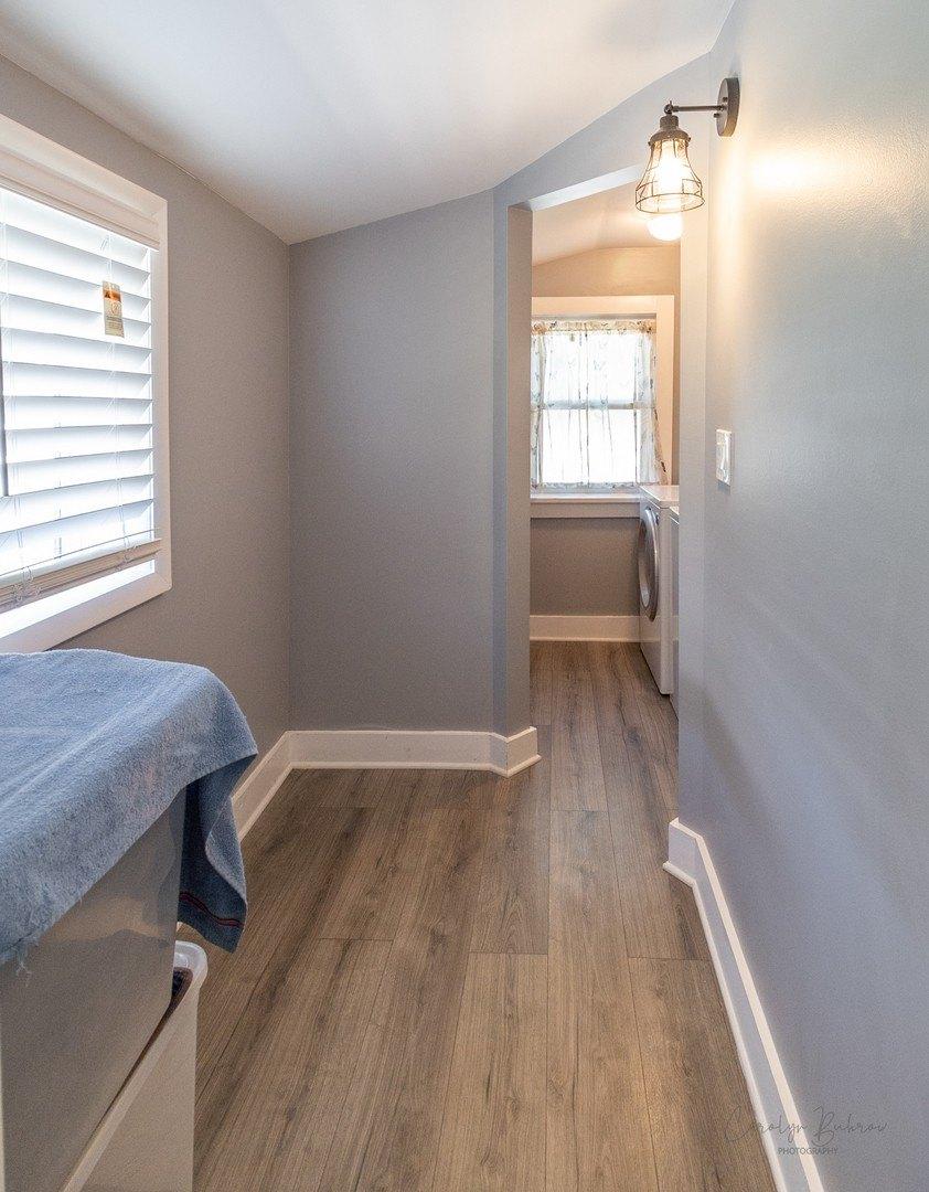 N Walnut St, South Elgin, IL 60177