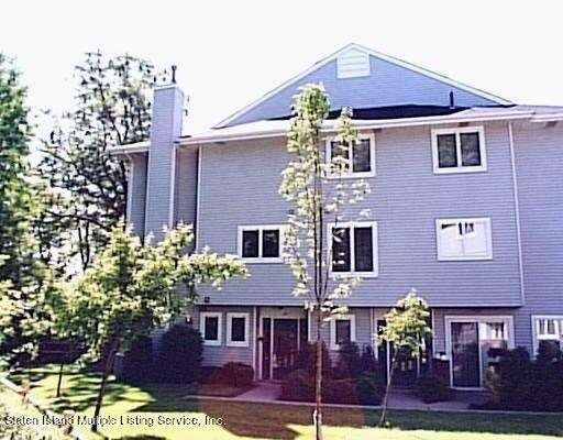 Commodore Dr, Staten Island, NY 10309