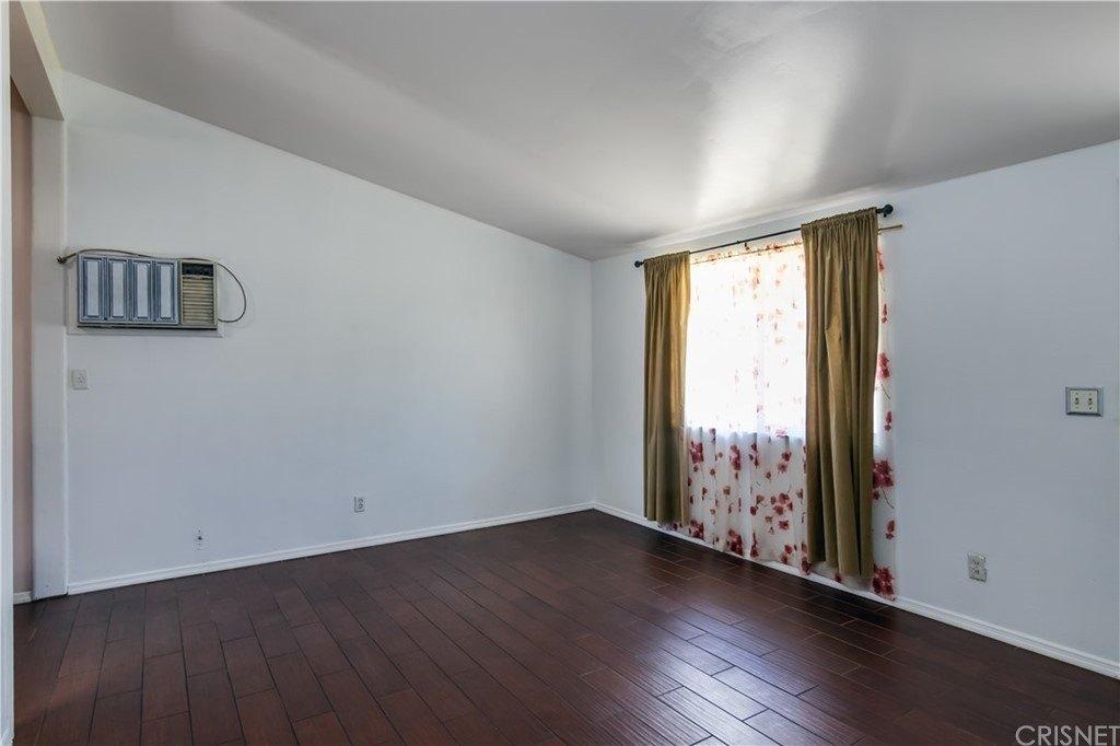 Eveningshade Ave, Canyon Country, CA 91351