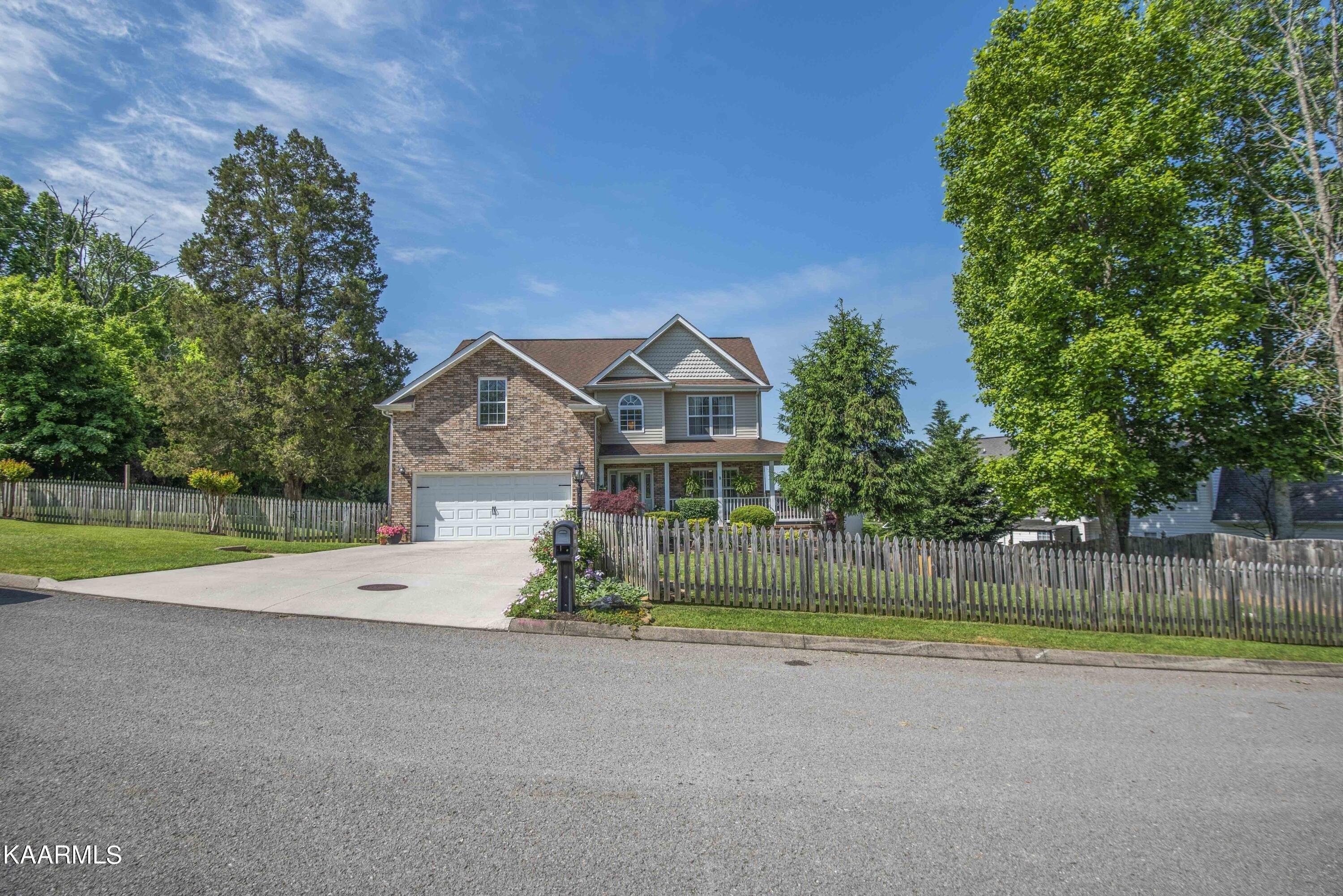 Basenger Dr, Knoxville, TN 37938