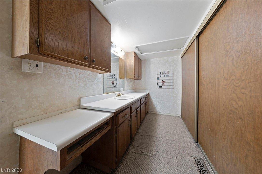 N Fogg St, Las Vegas, NV 89110