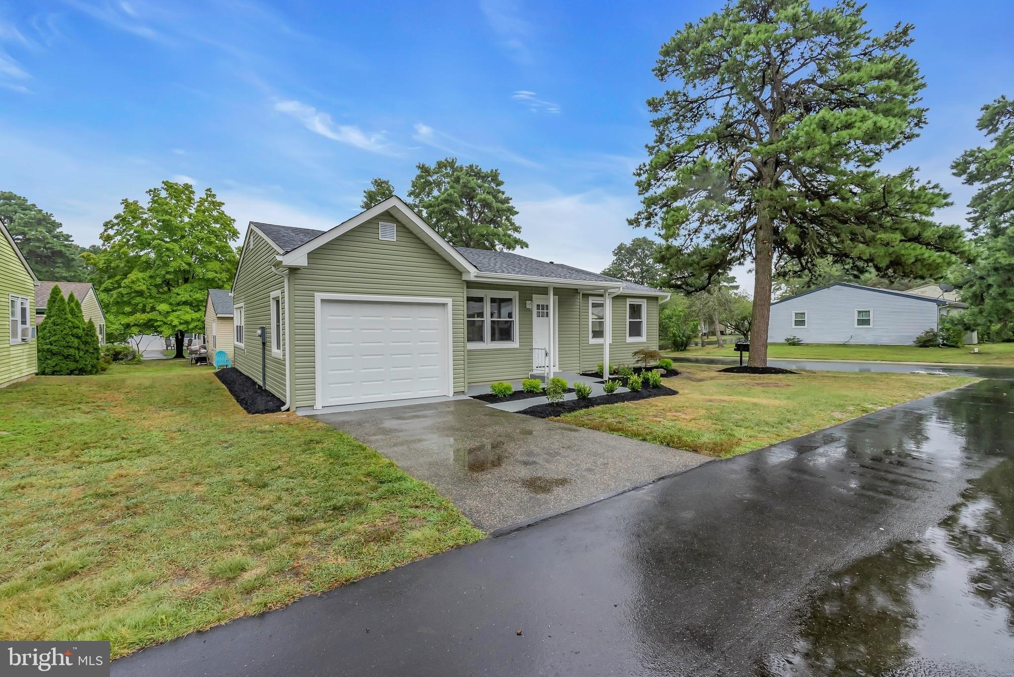 Westport Dr, Whiting, NJ 08759