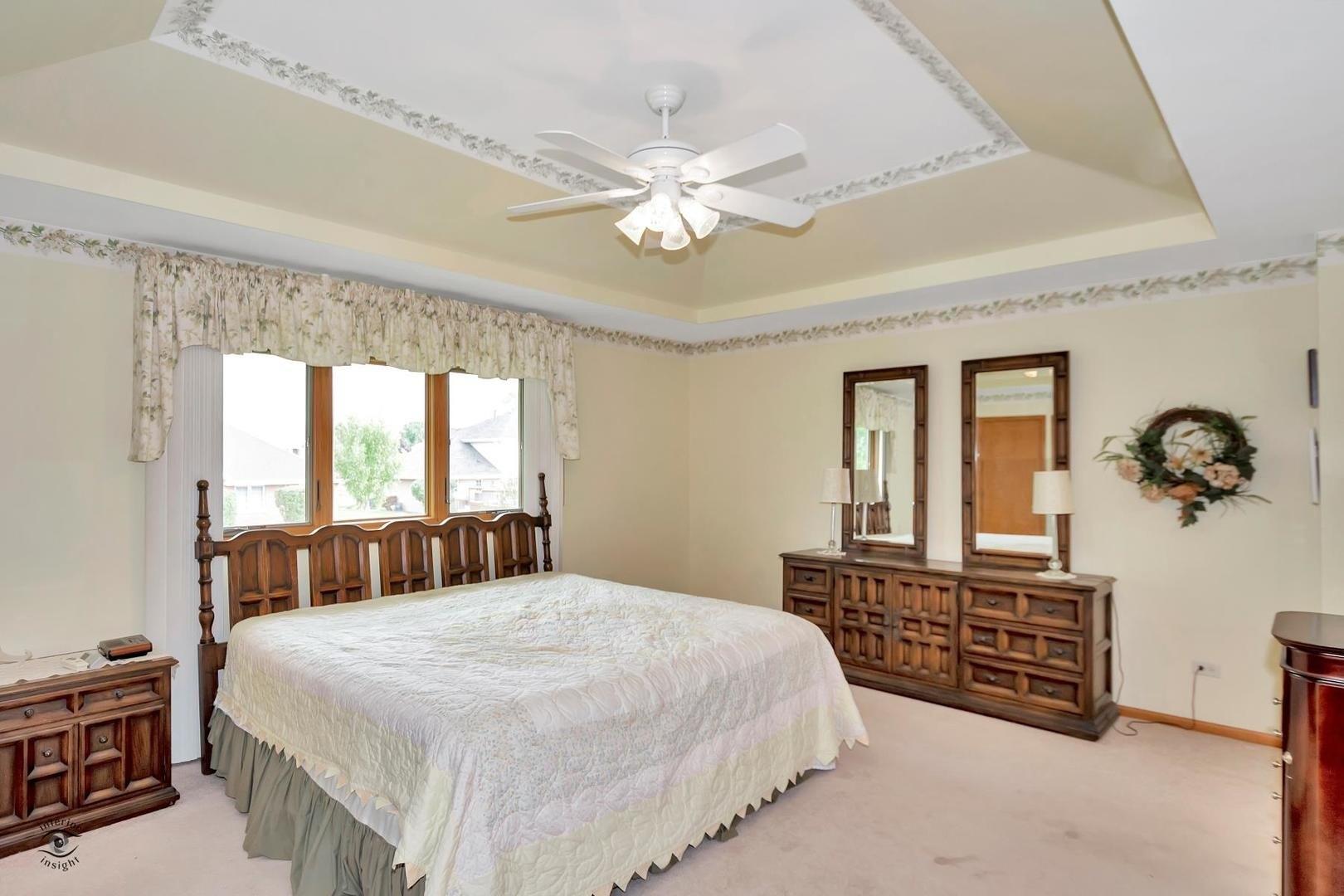 Clove Dr, Frankfort, IL 60423