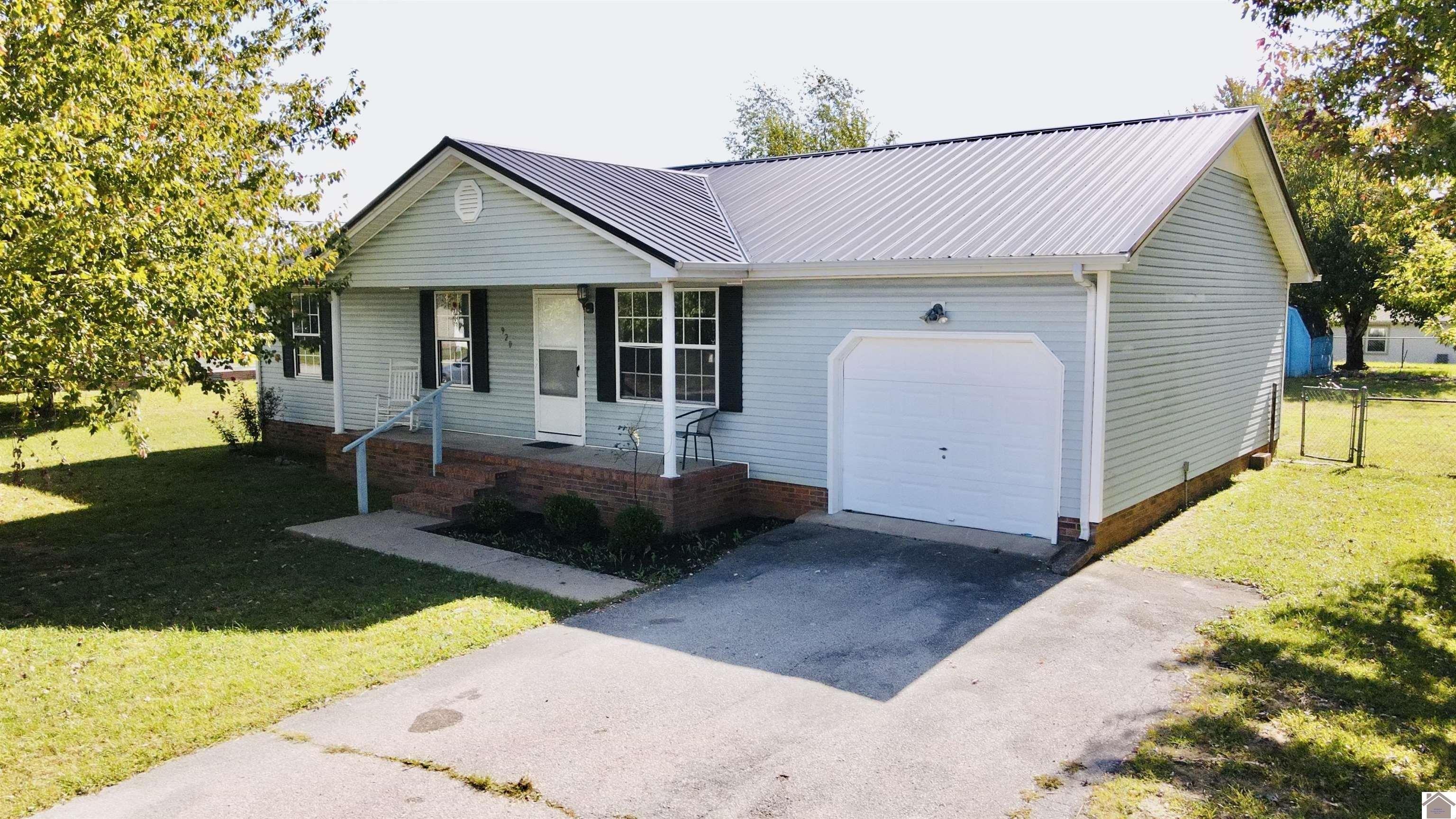 Linda Dr, Oak Grove, KY 42262