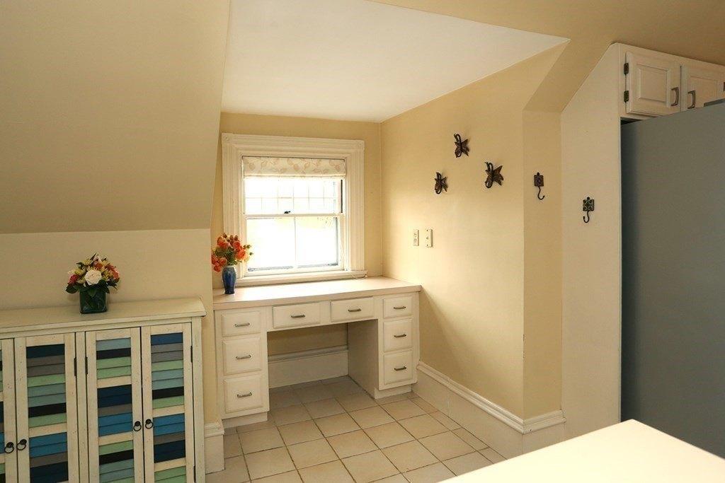 Broad St, Newburyport, MA 01950