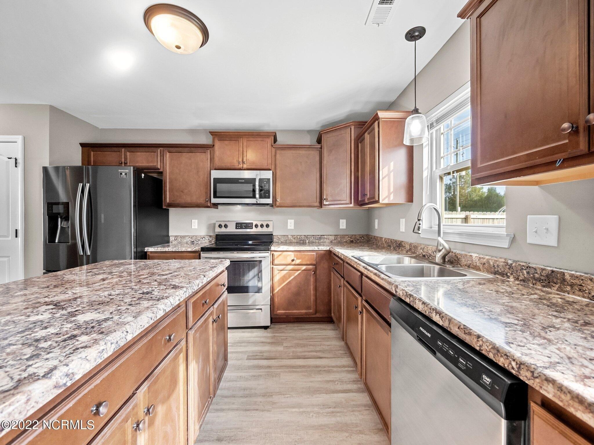 Holly Grove Ct E, Jacksonville, NC 28540