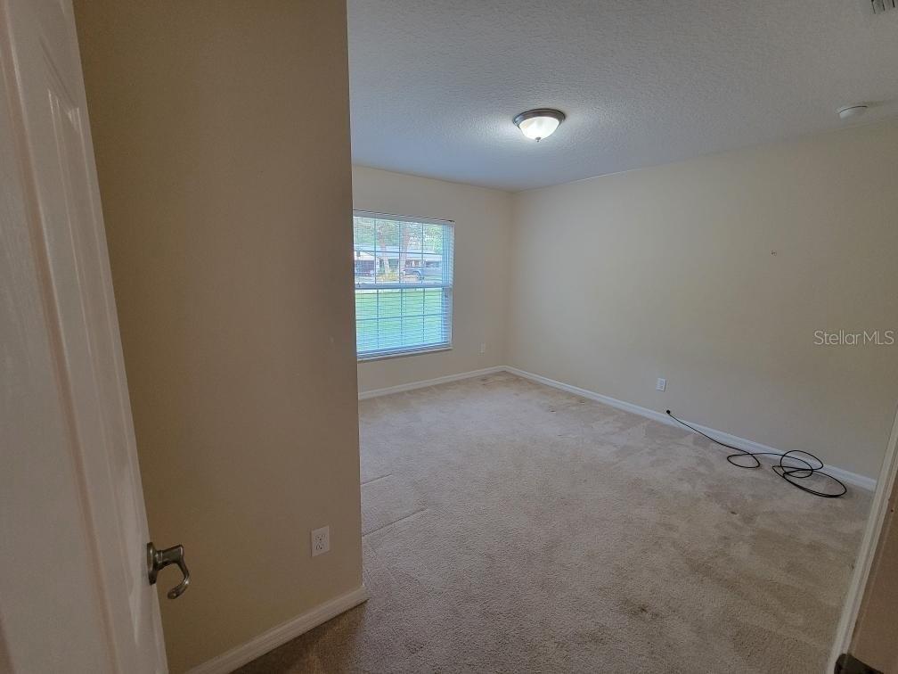 W 4th Ave, Umatilla, FL 32784