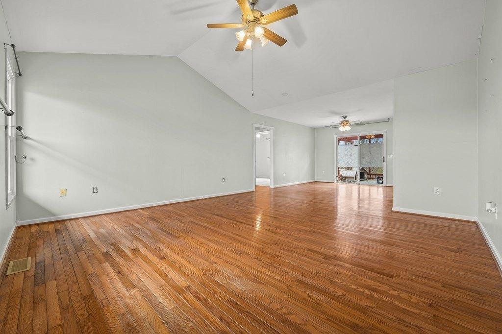 Mallory Cir, Livingston, TN 38570