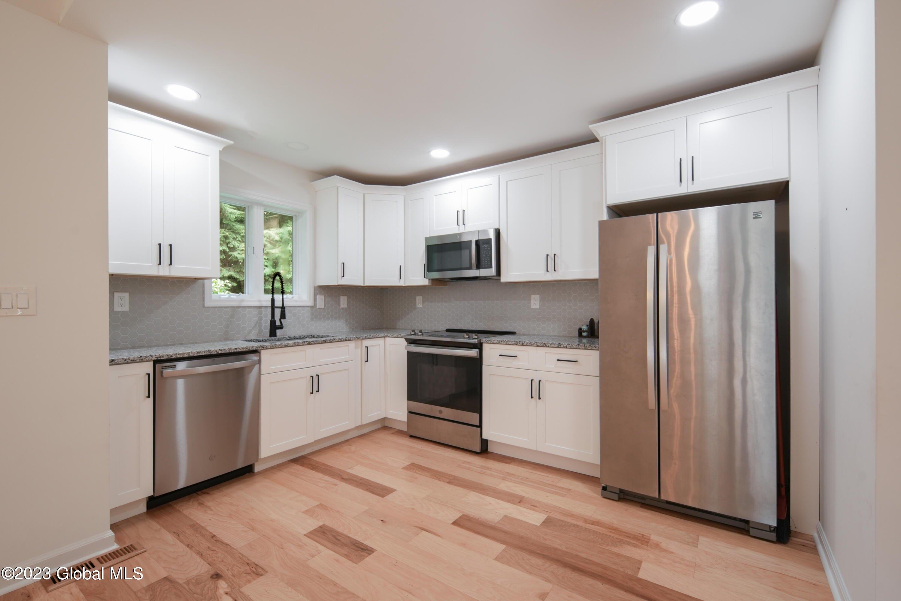 White Oak Ct, Greenfield Center, NY 12833
