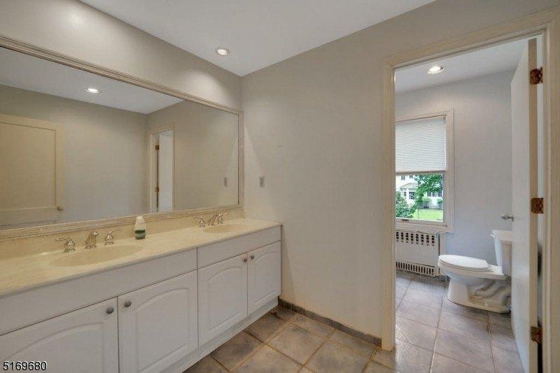 Leonard Ave, Tenafly, NJ 07670