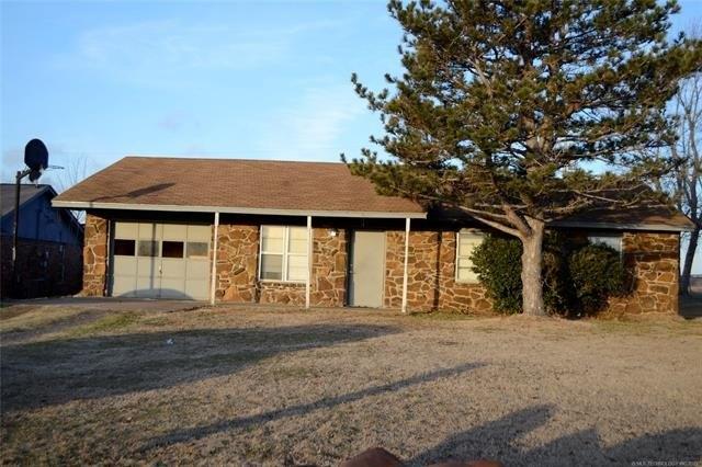S 4th Ave, Stroud, OK 74079