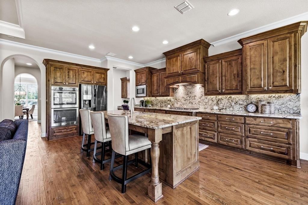 Blue Lake Blvd, Arlington, TX 76005
