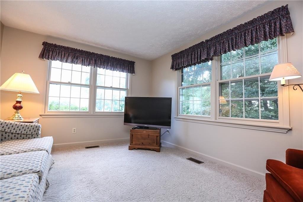 Close Cir, Webster, NY 14580