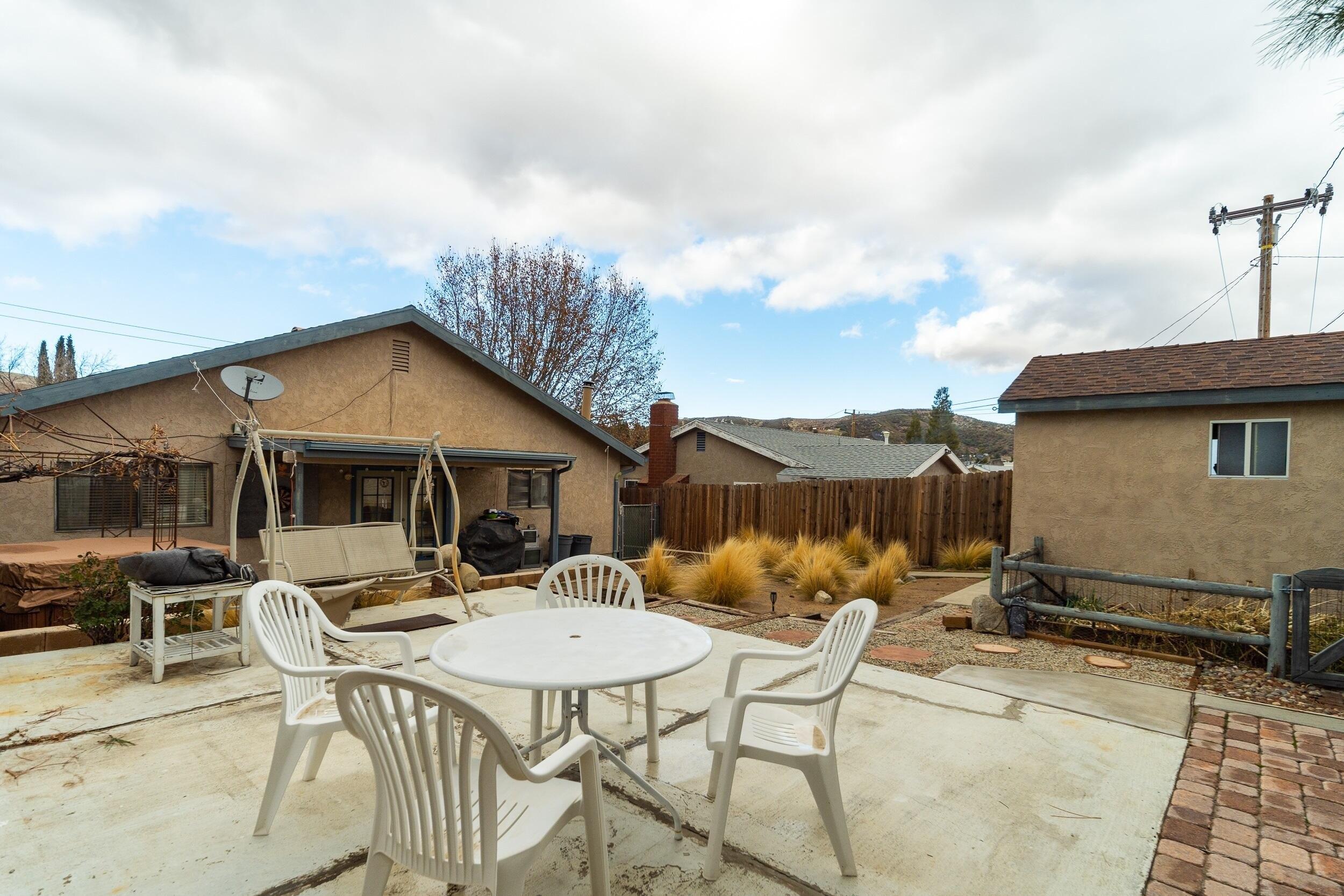 Ranch Club Rd, Lake Hughes, CA 93532